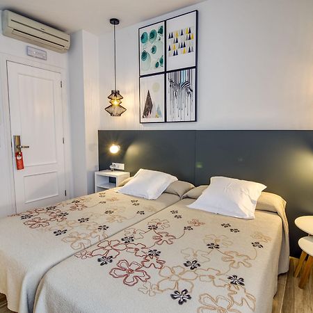 Hostal La Isla Mahon  Luaran gambar