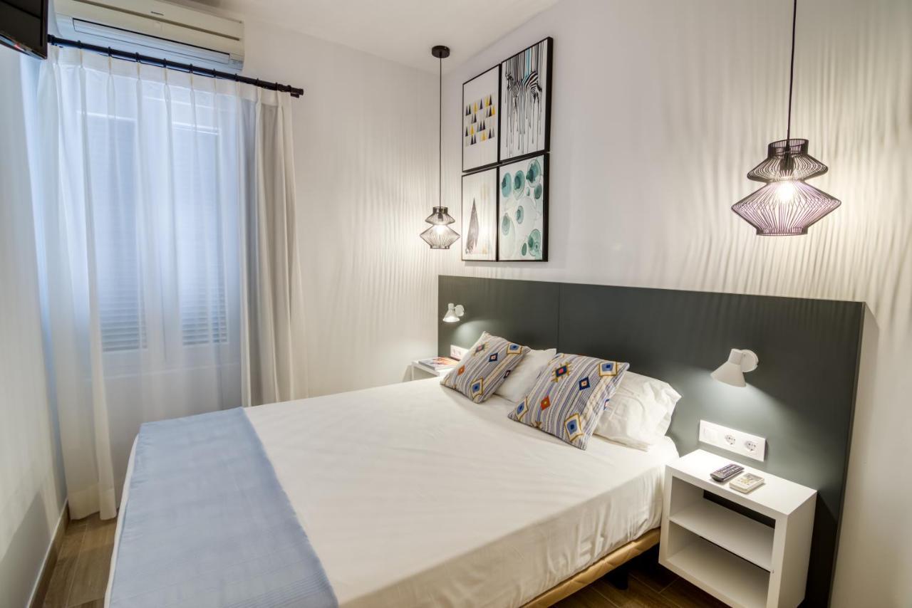 Hostal La Isla Mahon  Luaran gambar