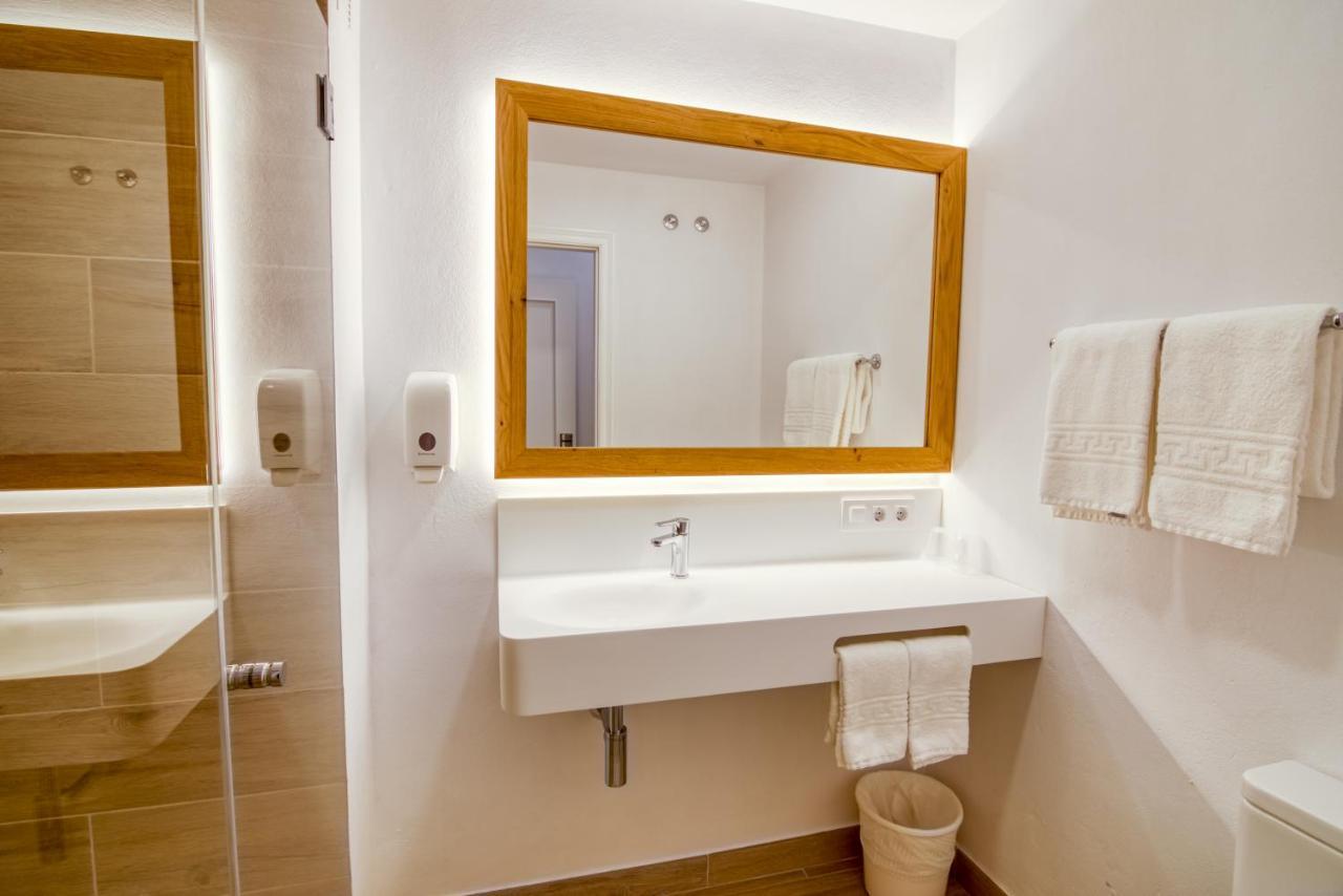 Hostal La Isla Mahon  Luaran gambar
