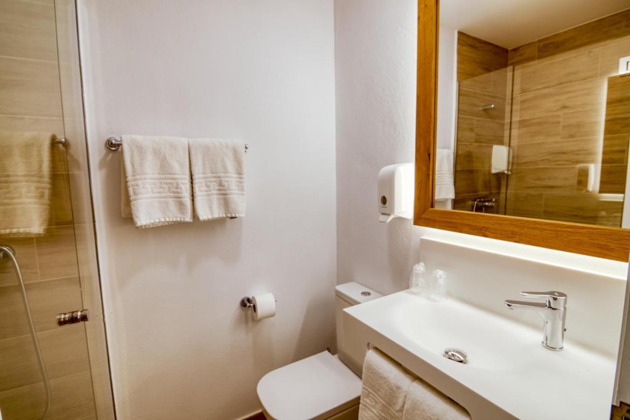 Hostal La Isla Mahon  Luaran gambar
