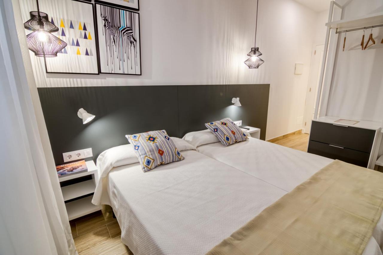 Hostal La Isla Mahon  Luaran gambar