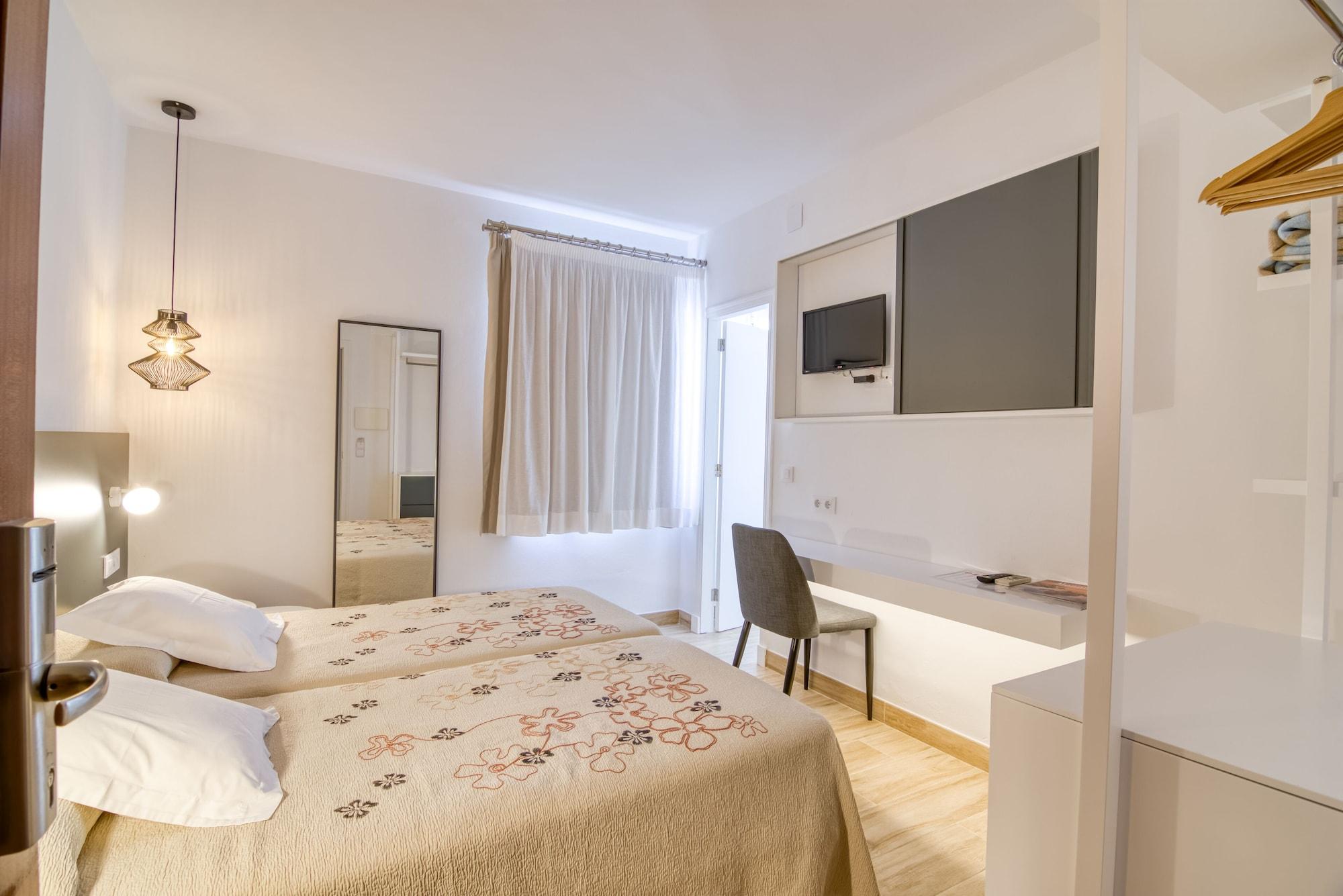 Hostal La Isla Mahon  Luaran gambar