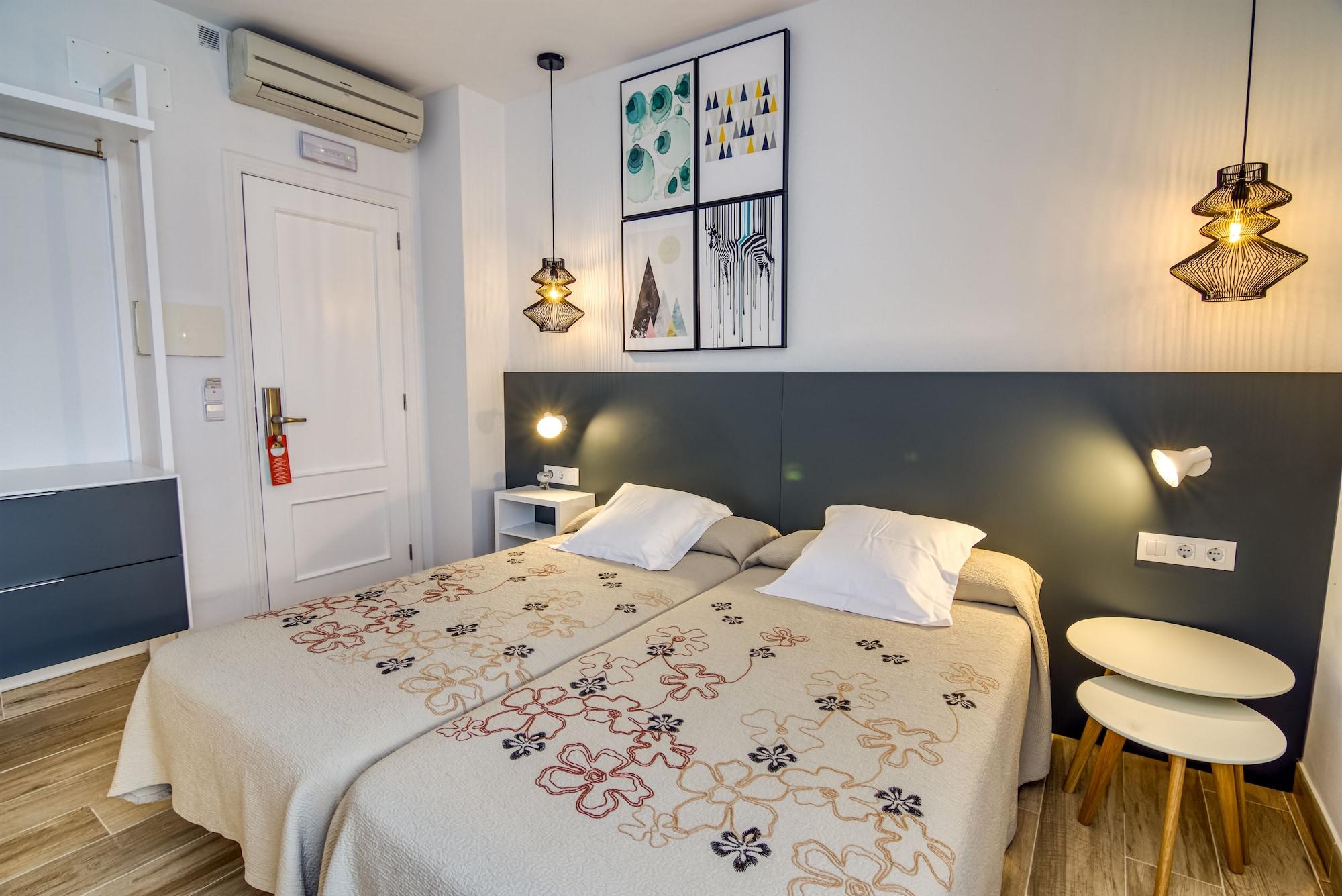 Hostal La Isla Mahon  Luaran gambar