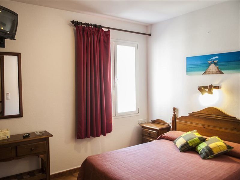 Hostal La Isla Mahon  Luaran gambar