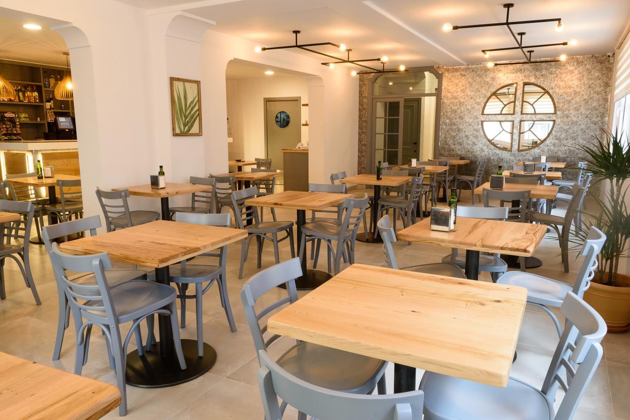 Hostal La Isla Mahon  Luaran gambar