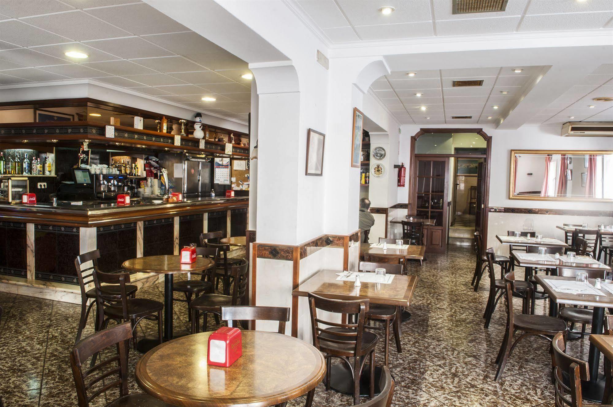 Hostal La Isla Mahon  Luaran gambar