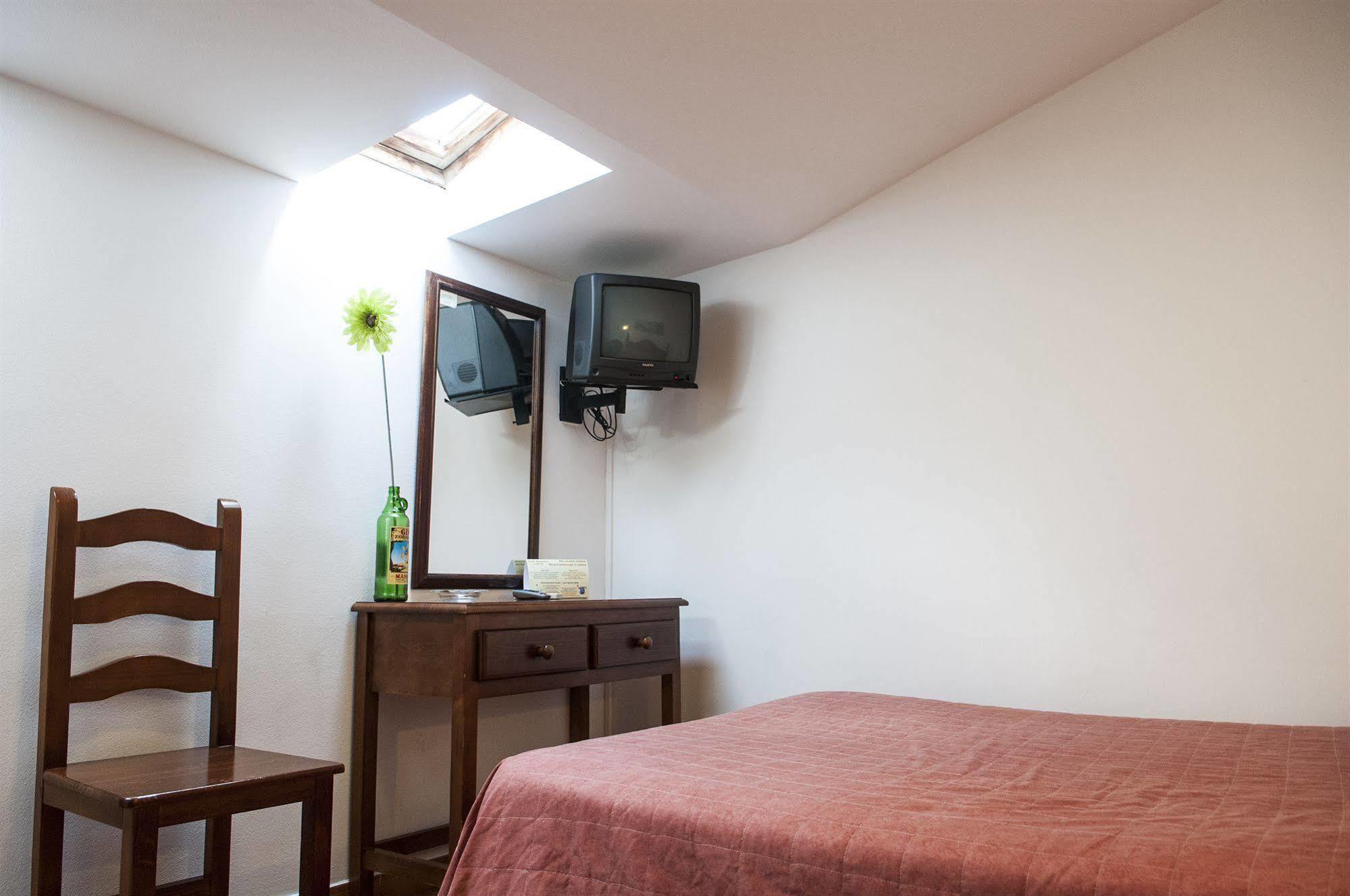 Hostal La Isla Mahon  Luaran gambar