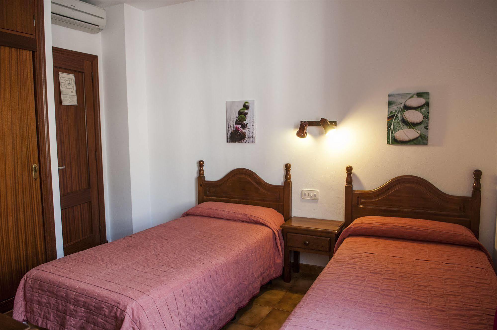 Hostal La Isla Mahon  Luaran gambar