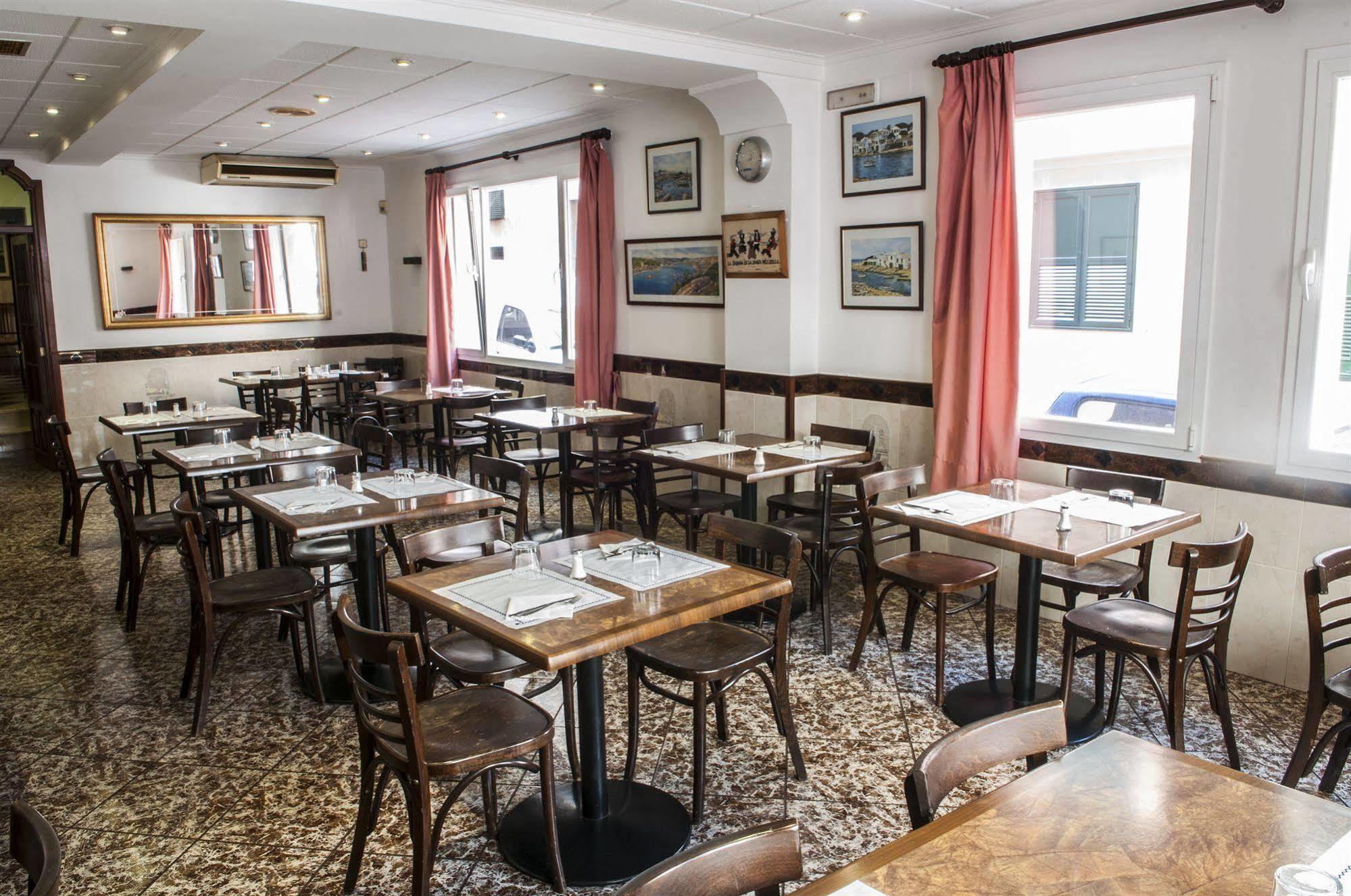Hostal La Isla Mahon  Luaran gambar