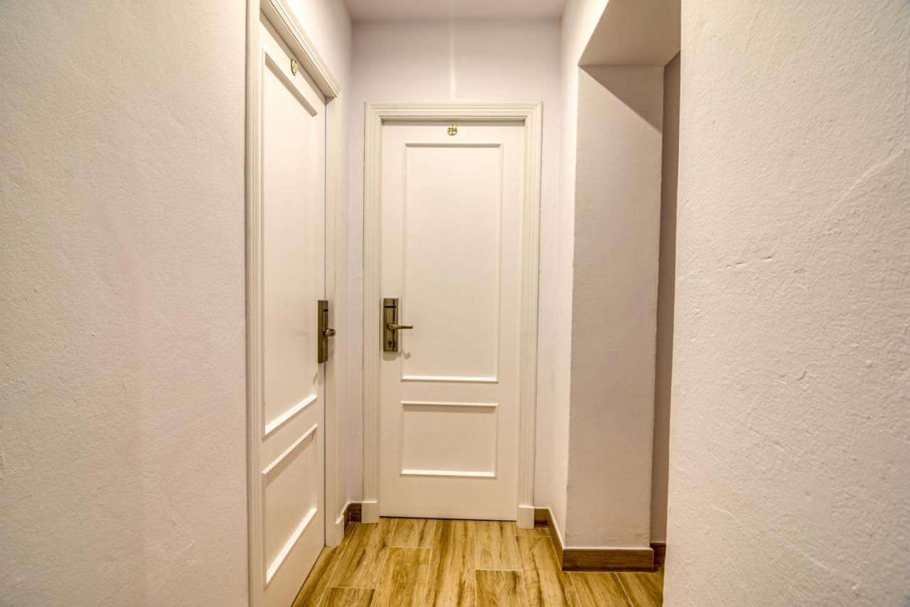 Hostal La Isla Mahon  Luaran gambar